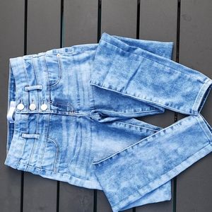 No Boundaries Washed Jeans